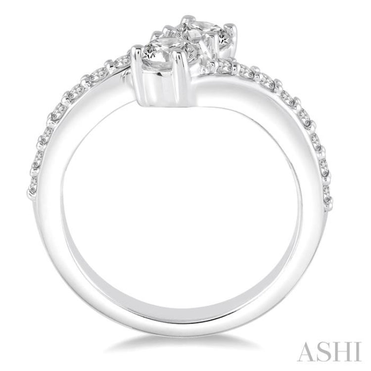 1 Ctw Cross Over Shank Round Cut Diamond 2Stone Ring in 14K White Gold 1 Ctw Cross Over Shank Round Cut Diamond 2Stone Ring in 14K White Gold