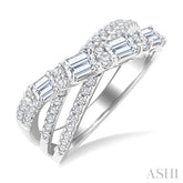 1 1/4 Ctw Emerald and Round Cut Diamond Split Crossover Fashion Ring in 14K White Gold