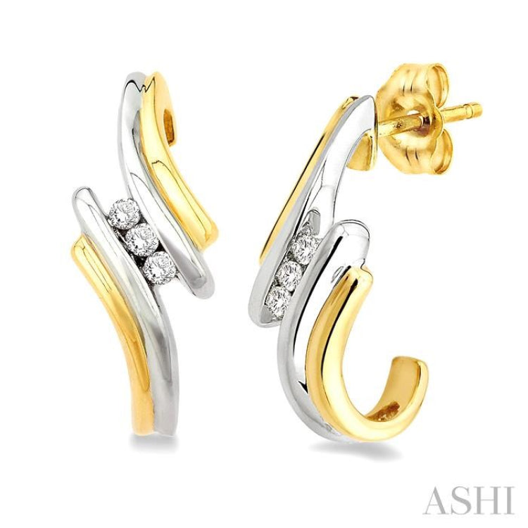 1/10 Ctw Round Cut Diamond Earrings in 14K Yellow Gold 1/10 Ctw Round Cut Diamond Earrings in 14K Yellow Gold