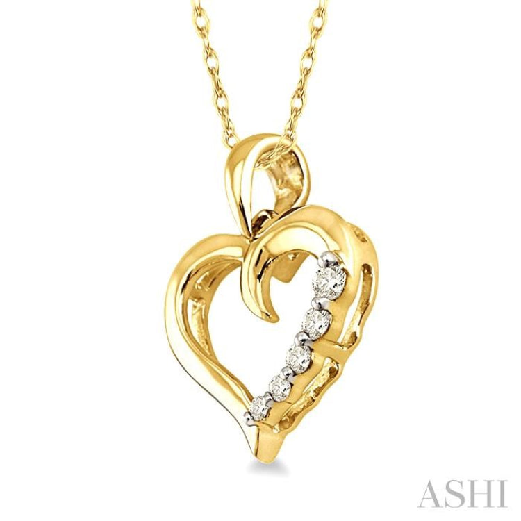 1/10 Ctw Round Cut Diamond Heart Shape Journey Pendant in 14K Yellow Gold with Chain 1/10 Ctw Round Cut Diamond Heart Shape Journey Pendant in 14K Yellow Gold with Chain