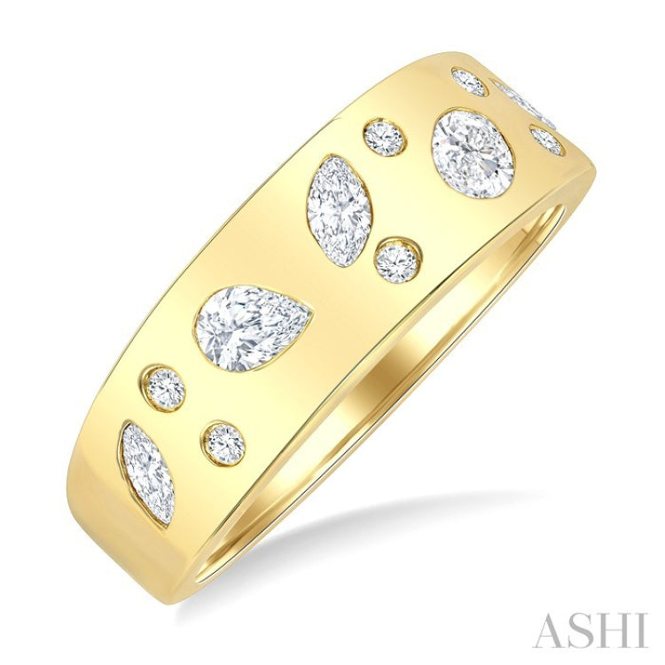 1/2 Ctw Scatter Mixed Diamond Cut Bold Gold Fashion Band in 14K Yellow Gold