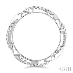 1/2 Ctw Twisted Round Cut Diamond Eternity Wedding Band in 14K White Gold