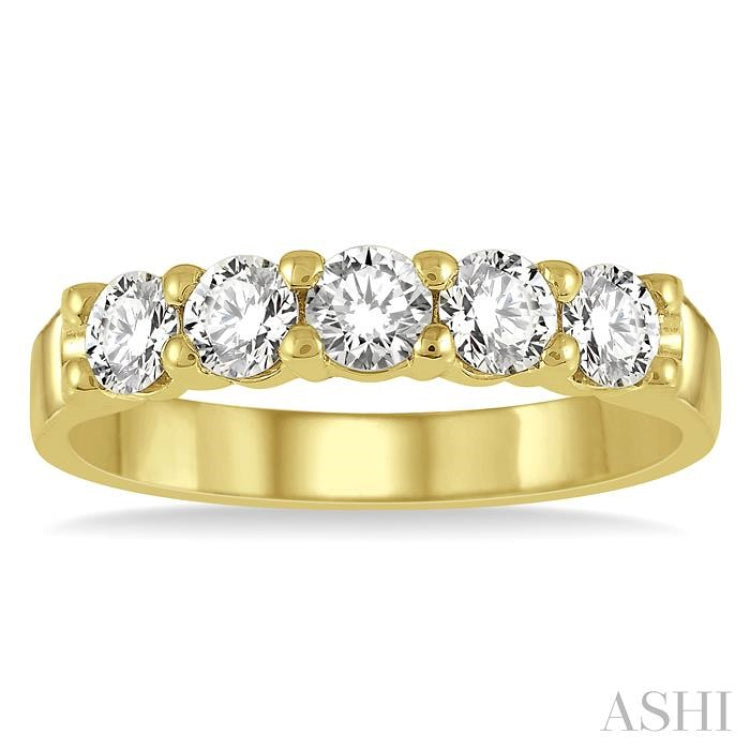 3/4 Ctw 5 Stone Round Cut Diamond Wedding Band in 14K Yellow Gold