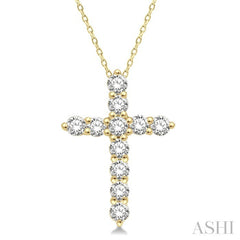 1/2 Ctw Round Cut Diamond Cross Pendant With Chain in 14K Yellow Gold