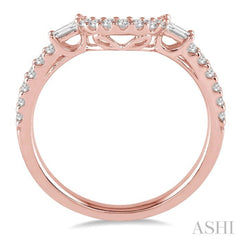 1/3 Ctw Crescent Shape Center Diamond Wedding Band in 14K Rose Gold