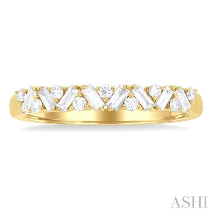 1/3 Ctw Zig Zag Scatter Baguette and Round Cut Diamond Fashion Band in 14K Yellow Gold