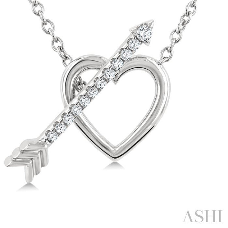 1/8 Ctw Heart Toggle Round Cut Diamond Fashion Necklace in 10K White Gold