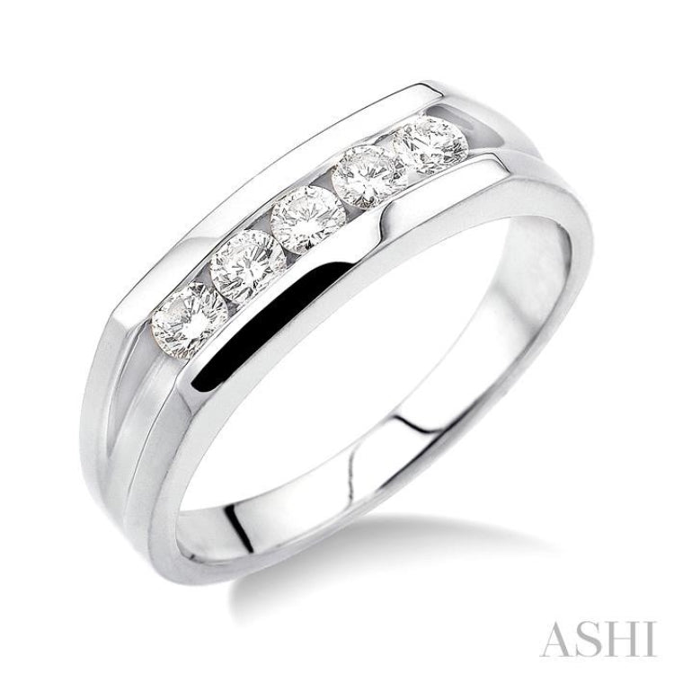 1/2 Ctw Channel Set Round Cut Diamonds Men's Band in 14K White Gold