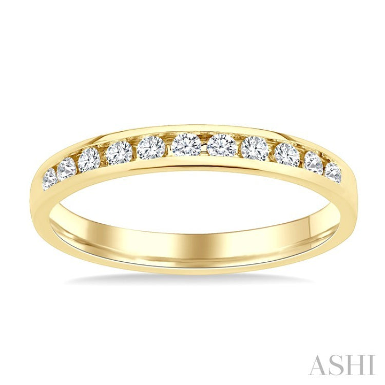 1/4 Ctw Round Cut Diamond Wedding Band in 14K Yellow Gold