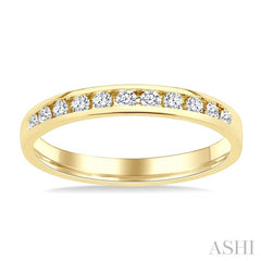 1/4 Ctw Round Cut Diamond Wedding Band in 14K Yellow Gold