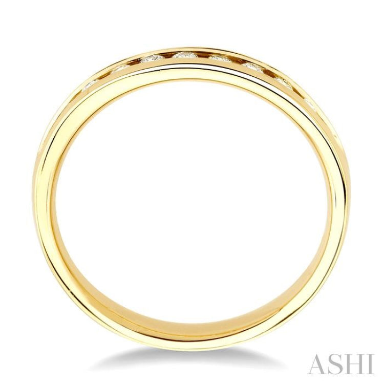 1/4 Ctw Round Cut Diamond Wedding Band in 14K Yellow Gold