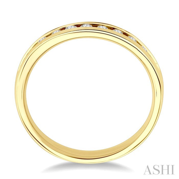 1/4 Ctw Round Cut Diamond Wedding Band in 14K Yellow Gold