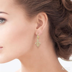 3/4 Ctw Fleur De Lis Round Cut Diamond Hanging Earrings in 14K Yellow Gold