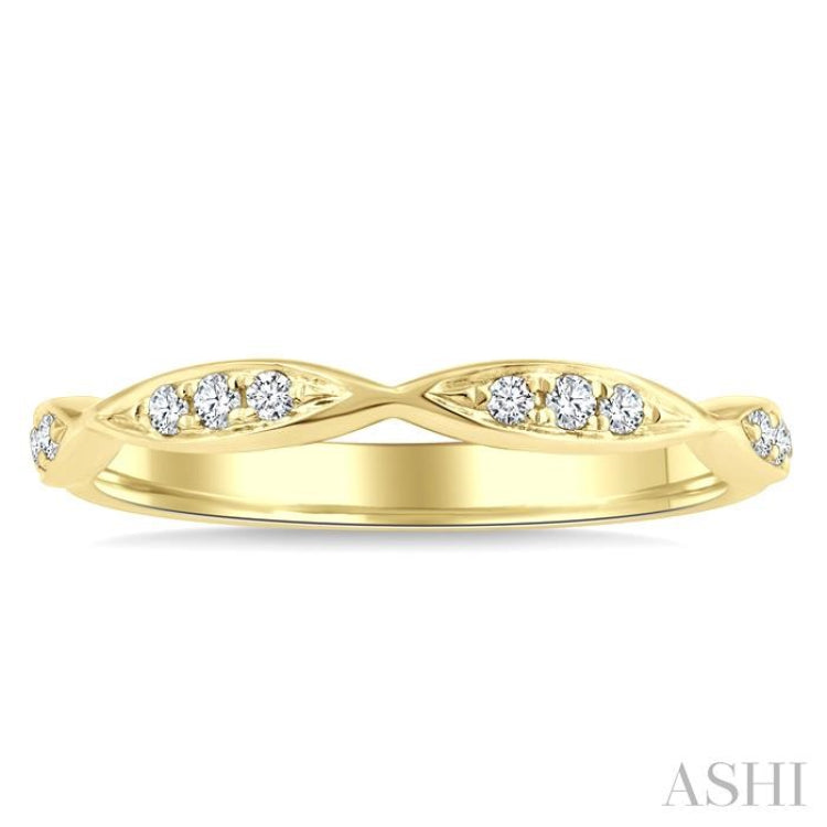 1/10 Ctw Round Cut Diamond Wedding Band in 14K Yellow Gold