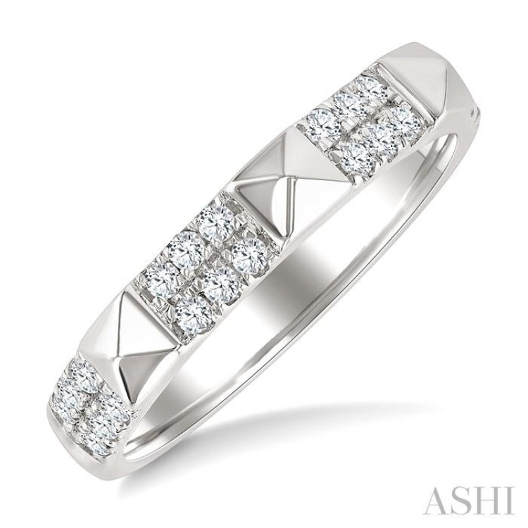 1/4 Ctw Pyramid Accent Round Cut Diamond Fashion Ring in 10K White Gold