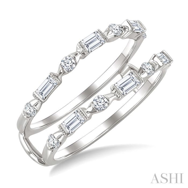 1/2 Ctw Baguette and Round Cut Diamond Link Insert Ring in 14K White Gold