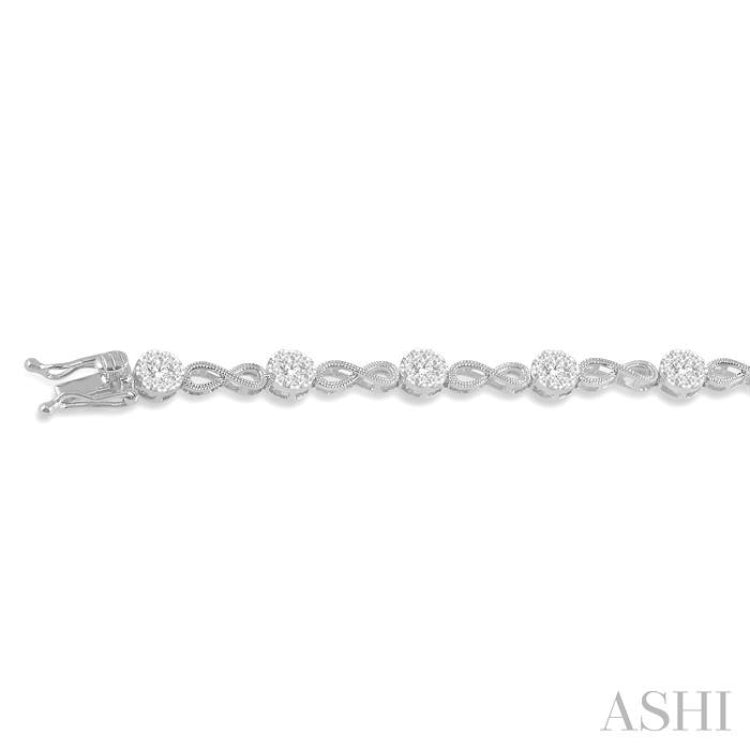 1 1/2 Ctw Lovebright Round Cut Diamond Infinity Link Bracelet in 14K White Gold