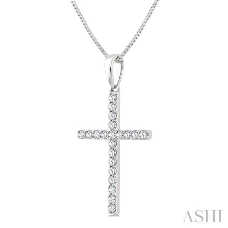 1/4 Ctw Round Cut Diamond Cross Fashion Pendant With Chain in 14K White Gold