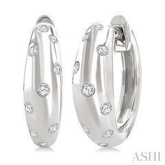 1/6 Ctw Round Cut Diamond Mosaic Huggie Earrings in 10K White Gold