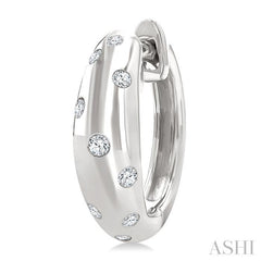 1/6 Ctw Round Cut Diamond Mosaic Huggie Earrings in 10K White Gold