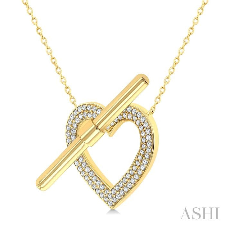 1/4 Ctw Heart Frame Round Cut Diamond Fashion Toggle Necklace in 10K Yellow Gold