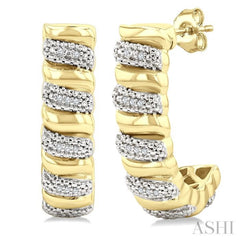 1/10 Ctw Bold Ribbed Swirl Round Cut Diamond Fashion Half Hoop Earring in Yellow Gold Vermeil
