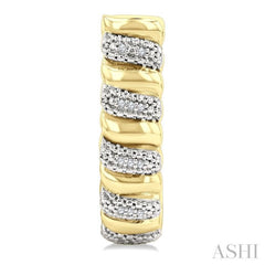 1/10 Ctw Bold Ribbed Swirl Round Cut Diamond Fashion Half Hoop Earring in Yellow Gold Vermeil