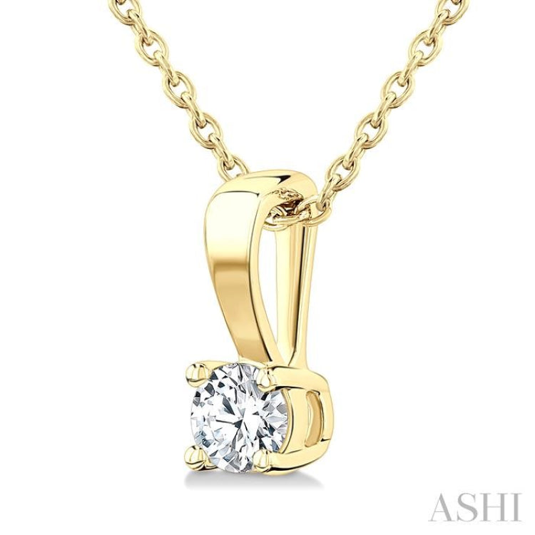1/6 Ctw Prong Set Round Cut Diamond Solitaire Pendant With Chain in 14K Yellow Gold