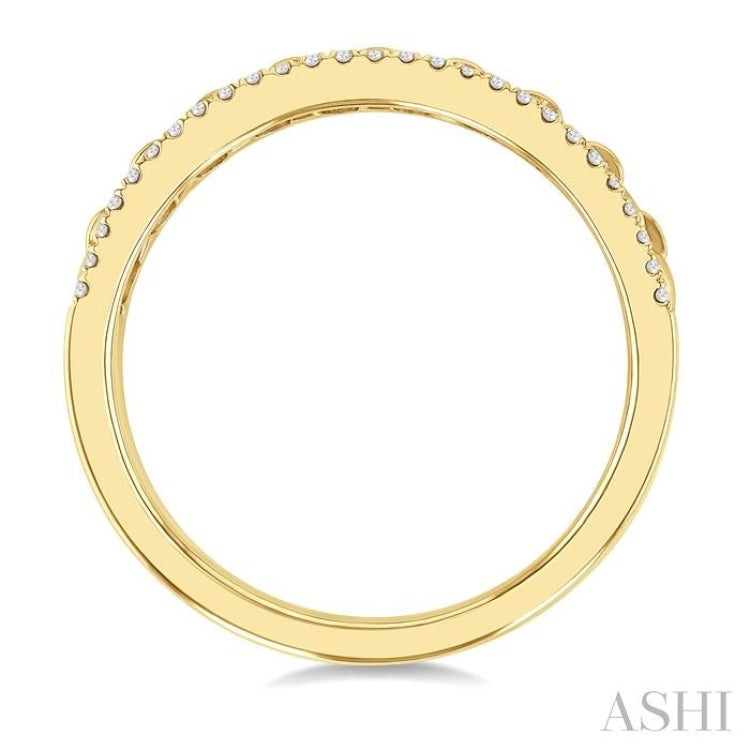 1/10 Ctw Petite Oval Bead Link Round Cut Diamond Fashion Band in 10K Yellow Gold