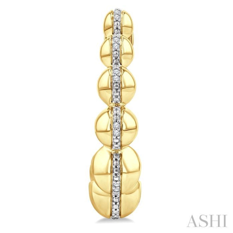 1/10 Ctw Bold Graduated Hemisphere Round Cut Diamond Fashion Half Hoop Earring in Yellow Gold Vermeil
