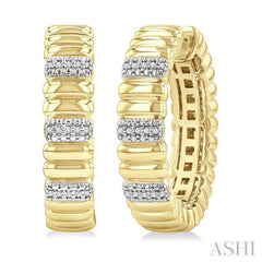1/10 Ctw Bold Ribbed Round Cut Diamond Fashion Hoop Earring in Yellow Gold Vermeil