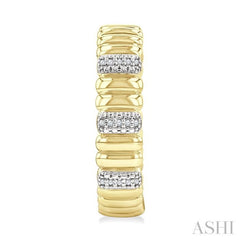 1/10 Ctw Bold Ribbed Round Cut Diamond Fashion Hoop Earring in Yellow Gold Vermeil