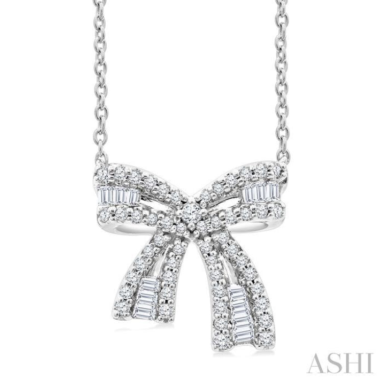 1/3 Ctw Bow Round Cut Diamond Fashion Pendant With Chain in 14k White Gold