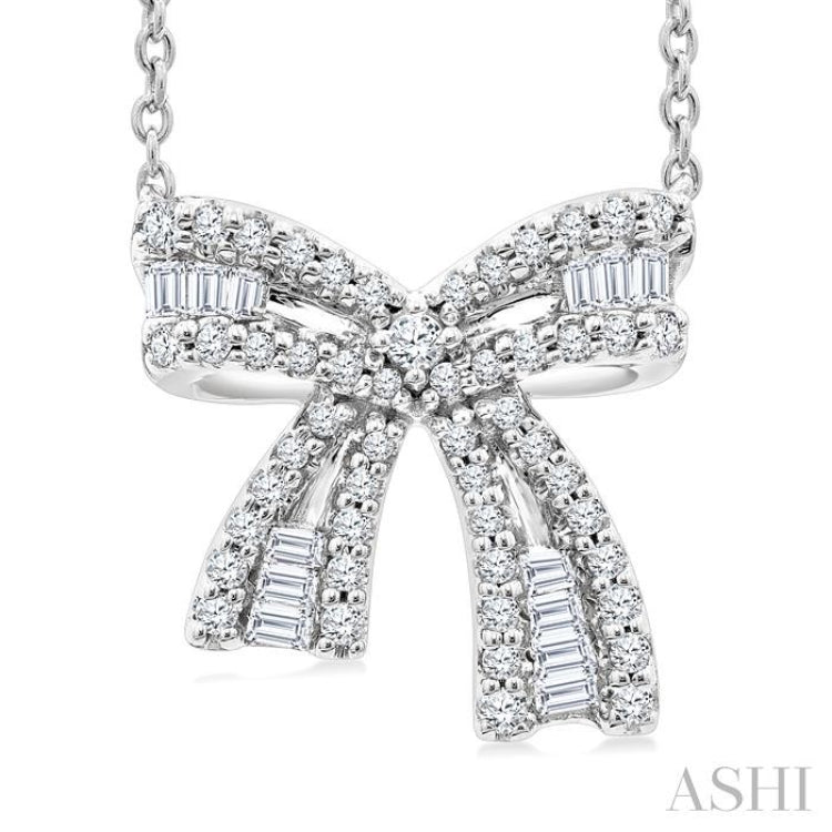 1/3 Ctw Bow Round Cut Diamond Fashion Pendant With Chain in 14k White Gold