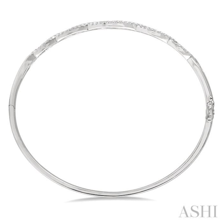 3/4 Ctw Open Infinity Round Cut Diamond Fashion Bangle in 14K White Gold