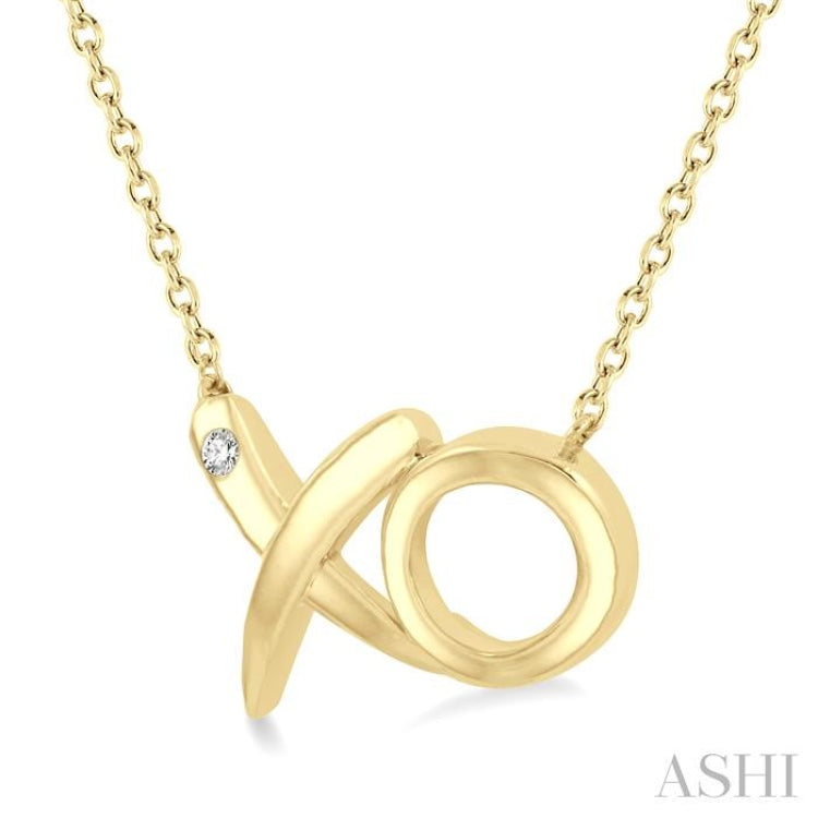 1/50 Ctw 'XO' Motif Round Cut Diamond Fashion Pendant With Chain in Yellow Gold Vermeil