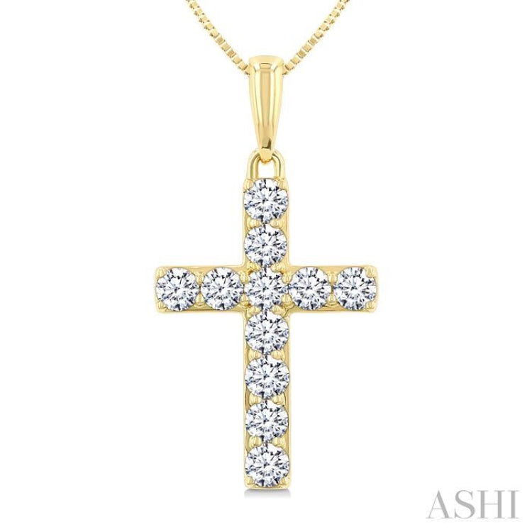 1/2 Ctw Roman Cross Round Cut Diamond Fashion Pendant With Chain in 14K Yellow Gold