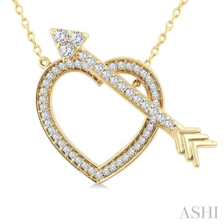 1/3 Ctw Heart Frame Round Cut Diamond Fashion Arrow Toggle Necklace in 10K Yellow Gold