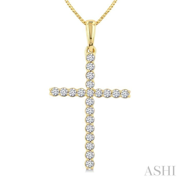 1/4 Ctw Round Cut Diamond Cross Fashion Pendant With Chain in 14K Yellow Gold
