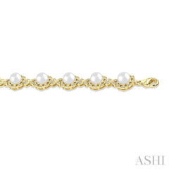 6 MM Cultured Pearl and 1/6 Ctw Round Cut Diamond Bracelet in Yellow Gold Vermeil