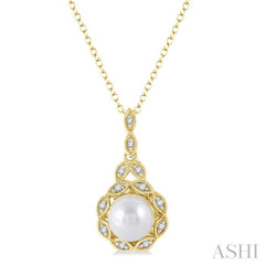 6.5 MM Cultured Pearl and 1/20 Ctw Round Cut Diamond Pendant With Chain in Yellow Gold Vermeil