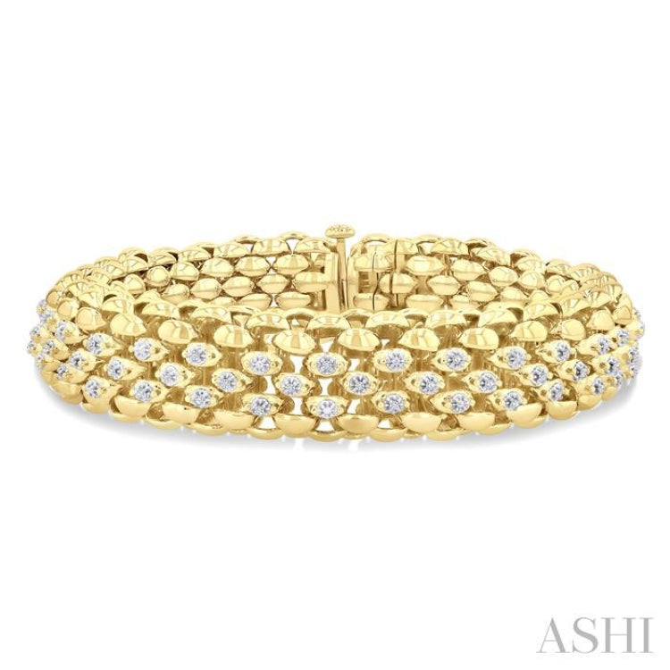 1/4 Ctw Bold Weave Hollow Cylindrical Design Round Cut Diamond Fashion Bracelet in Yellow Gold Vermeil