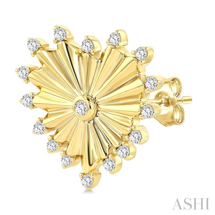 1/5 Ctw Round Cut Diamond Pirouette Heart Fluted Fashion Earrings in 10K Yellow Gold