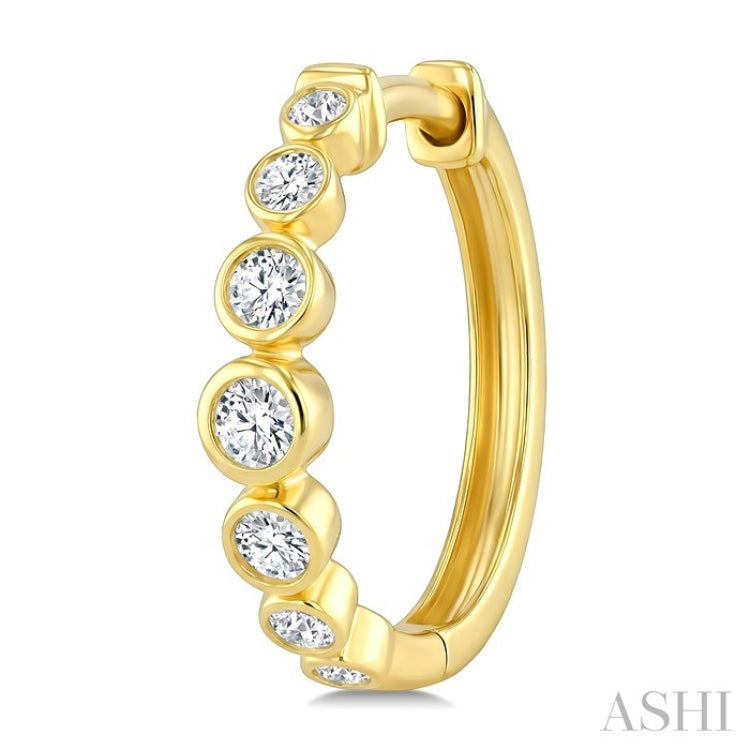 1/4 Ctw Graduated Bezel Set Round Cut Diamond Fashion Hoop Earrings in 14K Yellow Gold