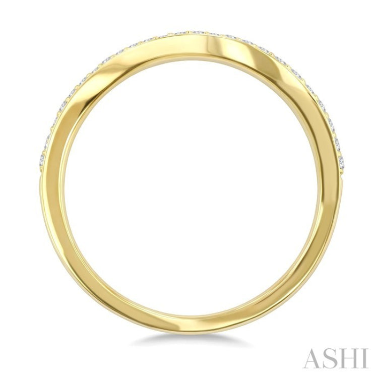 1/4 Ctw Pave Set Round Cut Diamond Wave Fashion Ring in 14K Yellow Gold