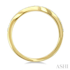 1/4 Ctw Pave Set Round Cut Diamond Wave Fashion Ring in 14K Yellow Gold