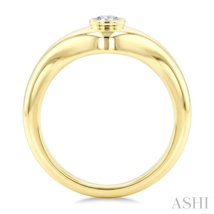 1/5 Ctw Round Cut Golden Glow Diamond Fashion Signet Ring in 10K Yellow Gold