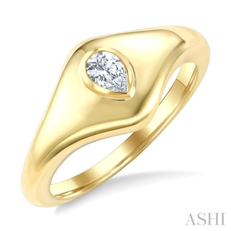 1/5 Ctw Pear Cut Golden Glow Diamond Fashion Signet Ring in 10K Yellow Gold