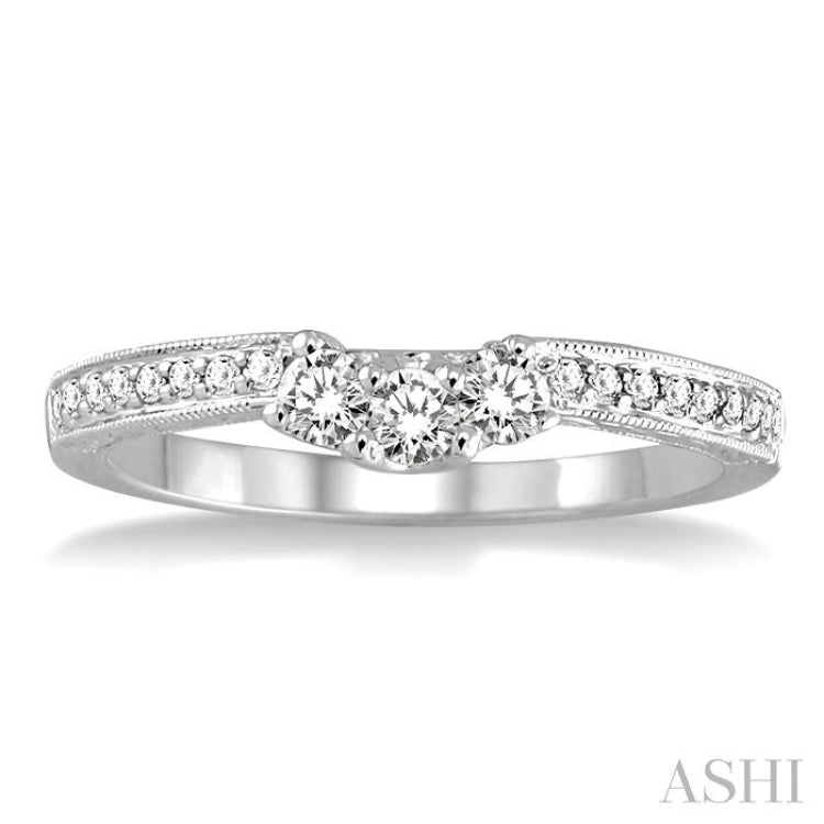 1/3 Ctw Arched Center Engraved Foliage Round Cut Diamond Wedding Band in 14K White Gold