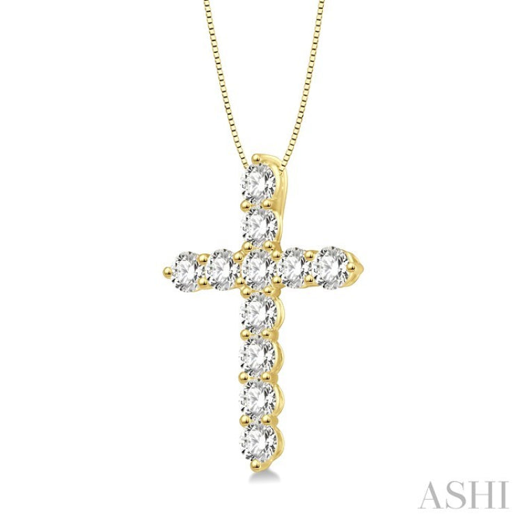 1/2 Ctw Round Cut Diamond Cross Pendant in 14K Yellow Gold with Chain